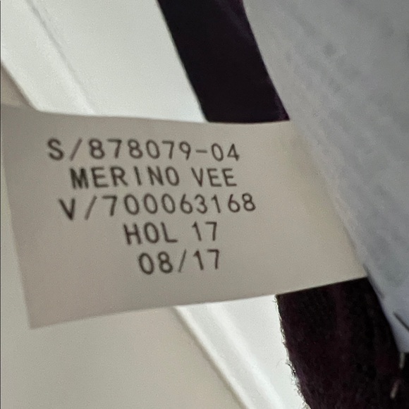 Banana Republic Burgundy Machine Washable Merino Vee - Picture 8 of 10